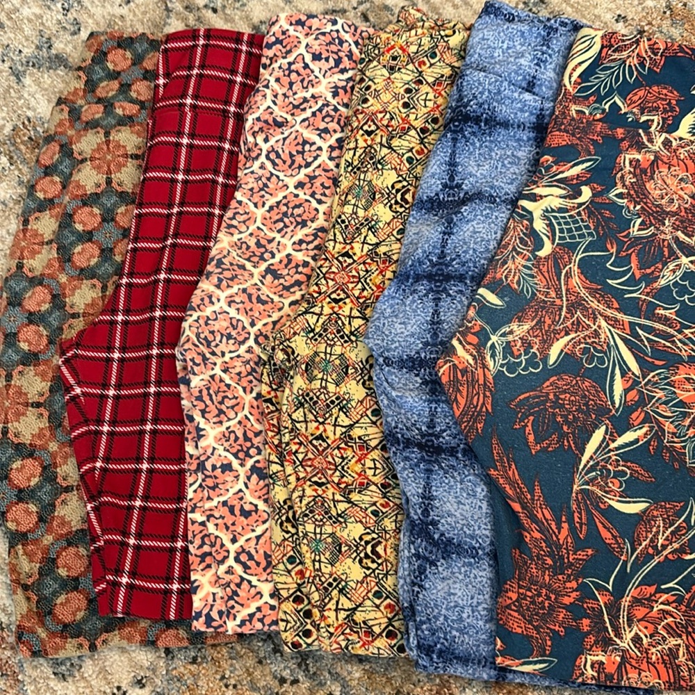 ladies one size buttery lularoe leggings. excellent condition $24 takes all